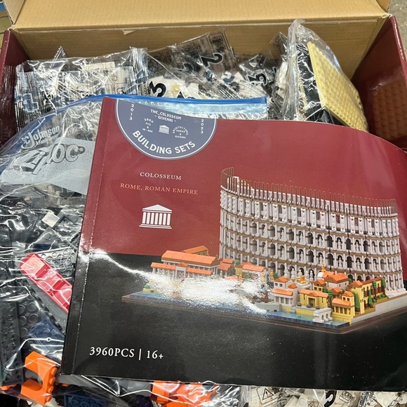 Colosseum Building Set - Picture 3 of 5